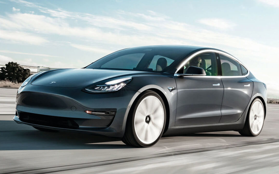 TÜV mit Elektroautos – Das wird beim Tesla Model 3 gemacht