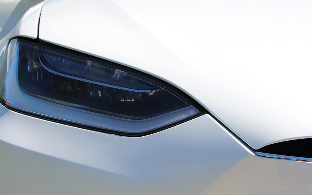 Wie sicher ist der Tesla-Autopilot? Neuer Bericht zeigt Verbesserung