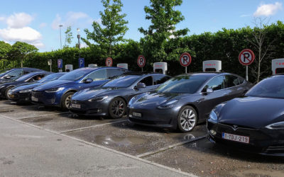 Tesla baut größte Ladestation mit über 100 Superchargern