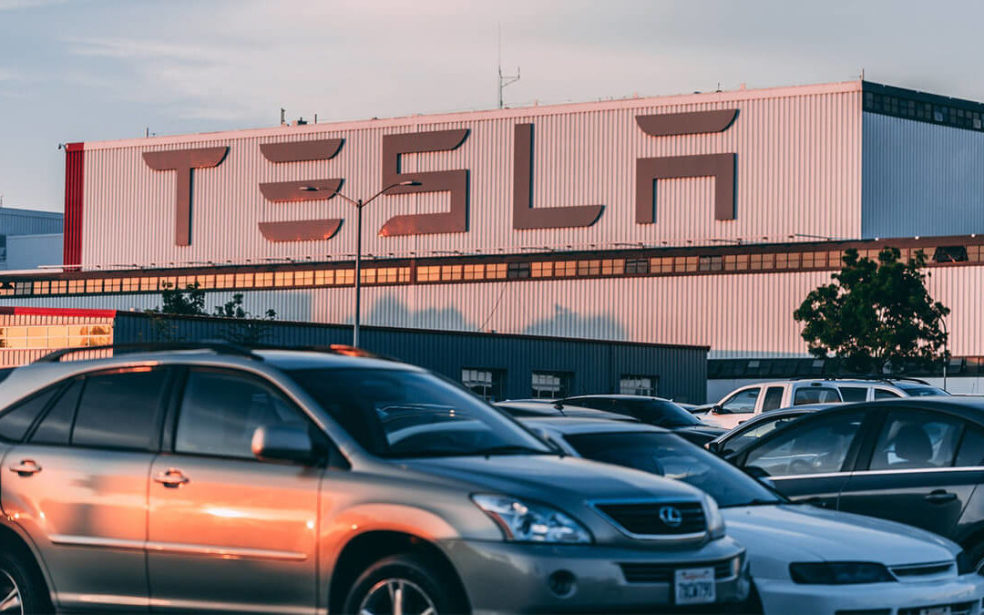 Elon Musk in England: Teslas nächste Gigafactory?