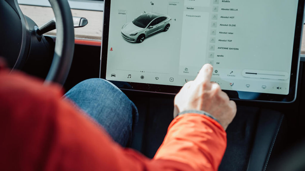 Steigt Tesla doch auf andere Autopilot-Technologie um?