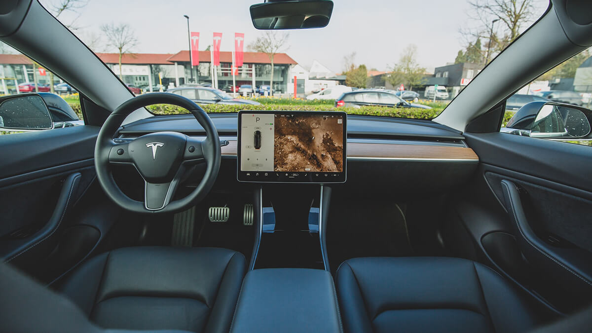 Tesla nutzt Innenkamera jetzt zur Fahrerüberwachung
