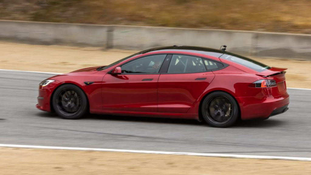 Tesla Model S Plaid auf Rennstrecke mit neuem Feature entdeckt