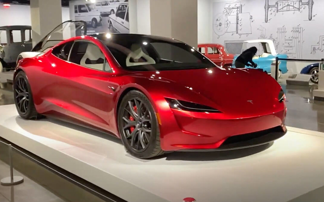 Tesla Roadster bei Ausstellung hautnah zu sehen