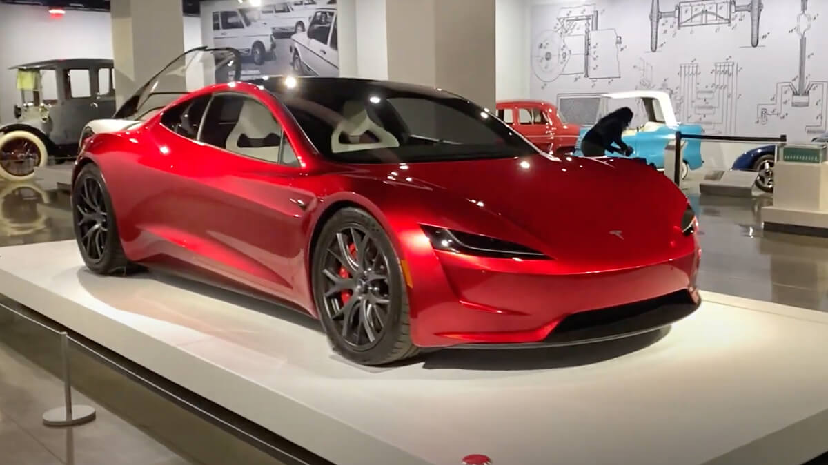 Tesla Roadster bei Ausstellung hautnah zu sehen