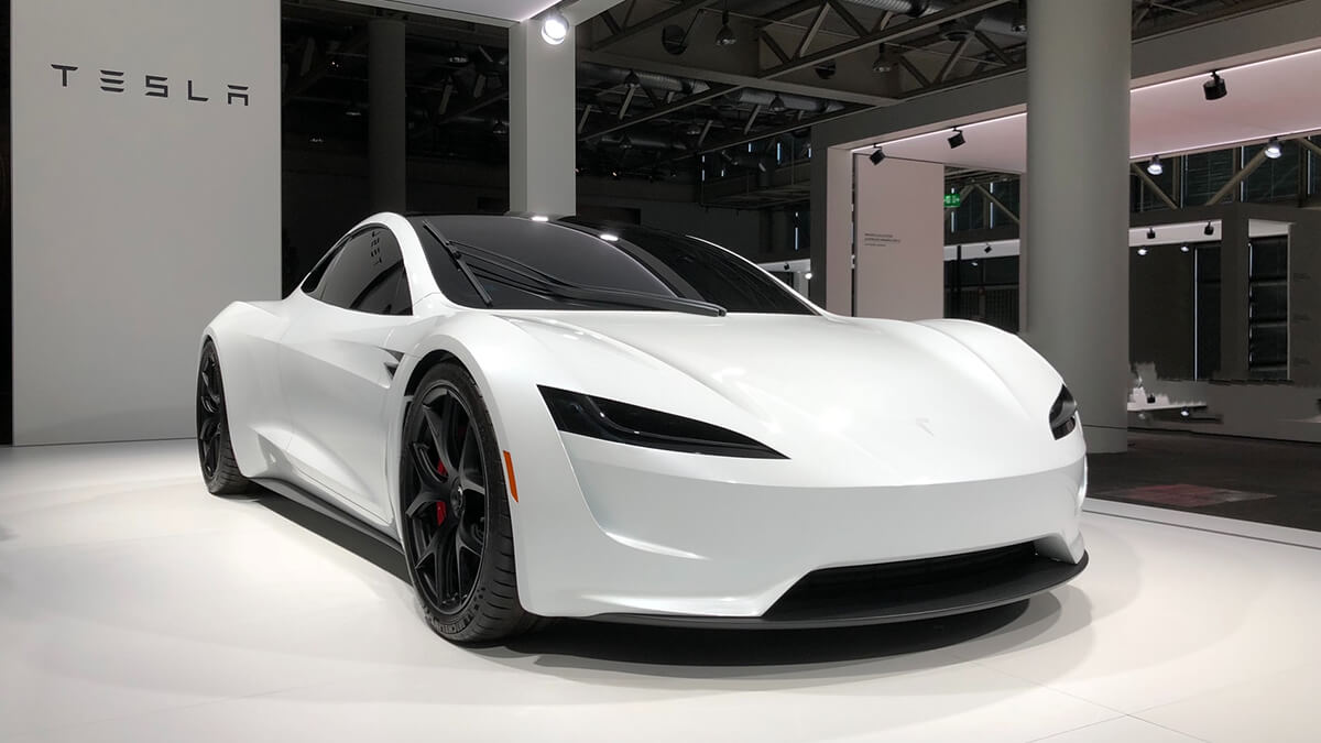Elon Musk erklärt neue Tesla-Technologie und stellt Roadster-Upgrade in Aussicht