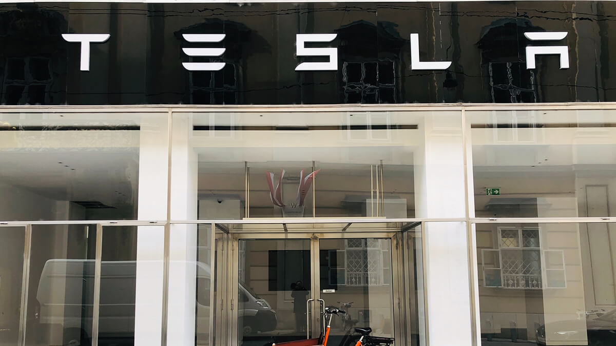 Führt Tesla endlich eine neue Autofarbe ein? Sichtungen machen Hoffnung