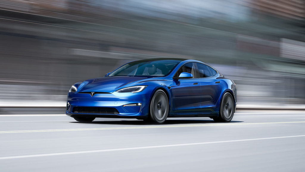 Tesla Model S Plaid fährt rennen gegen Taycan: Porsche-Fahrer bestellt danach Tesla