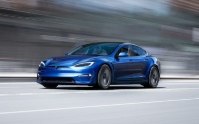 Tesla Model S Plaid fährt Rennen gegen Taycan: Porsche-Fahrer bestellt danach Tesla