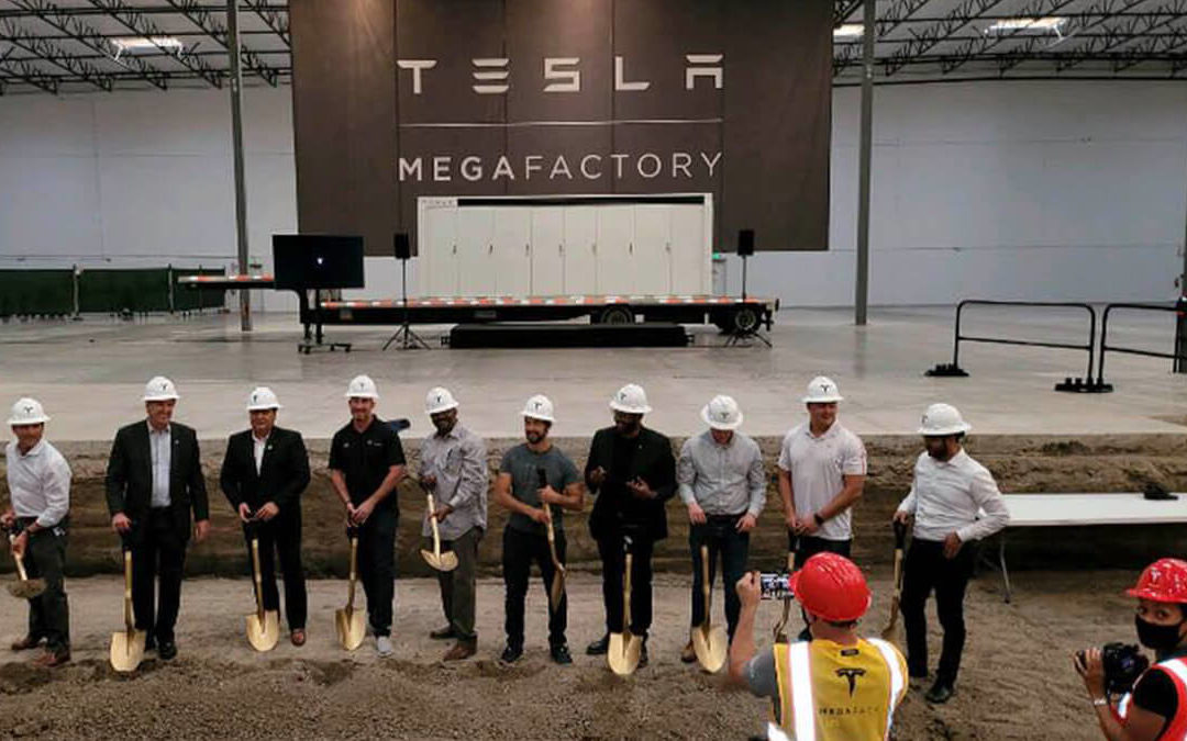 Tesla legt Grundstein für neue Megafactory in den USA