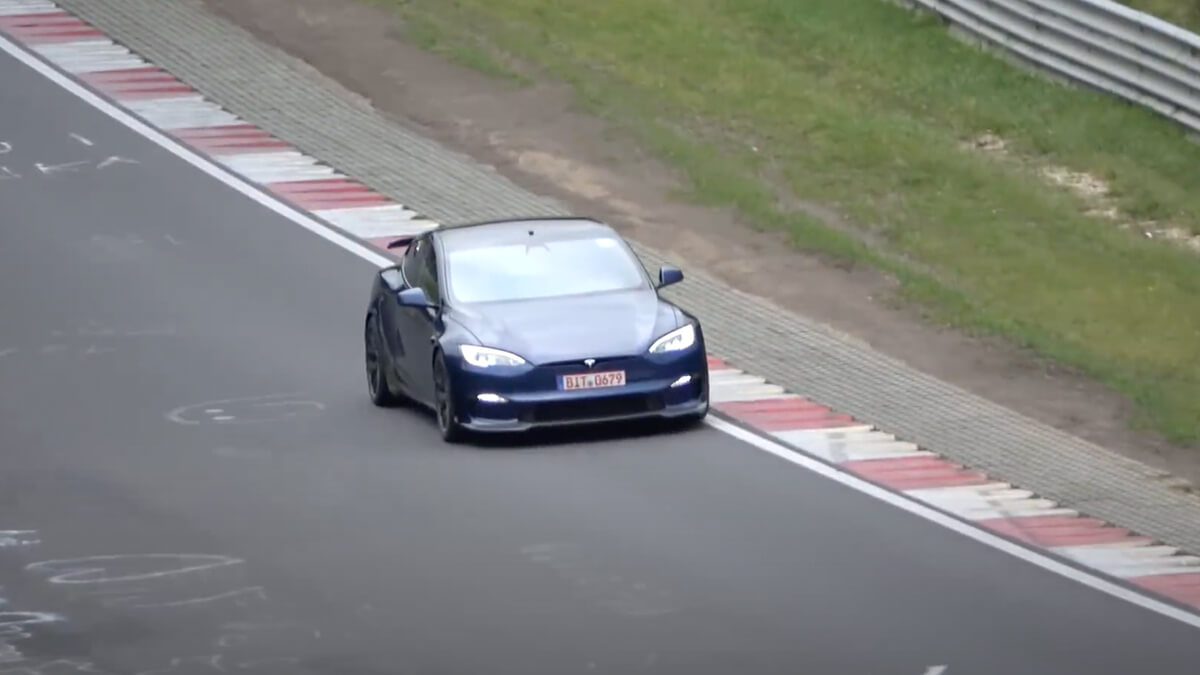 Tesla testet Model S Plaid mit Rennmodifikation auf Nürburgring
