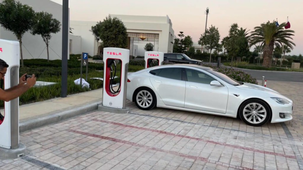 Tesla steigt in Markt in Afrika ein: 2 Supercharger-Stationen eröffnet