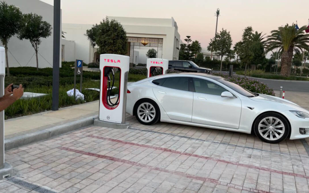 Tesla steigt in Markt in Afrika ein: 2 Supercharger-Stationen eröffnet