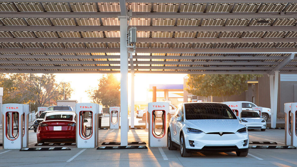 Für Tesla-Fahrer: Große Supermarktkette in Deutschland will Kunden Hunderte Supercharger bieten