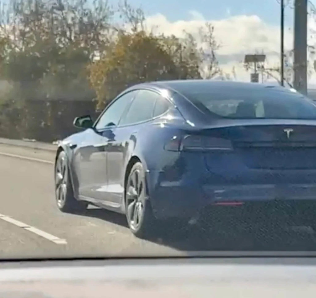 Tesla Model S: Prototyp mit neuem Ladeanschluss