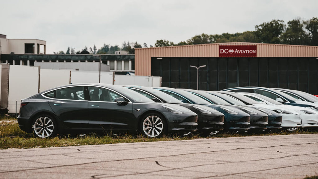 Tesla enteilt deutscher Autobranche: 137 % Wachstum während Audi, Mercedes und Co. schrumpfen