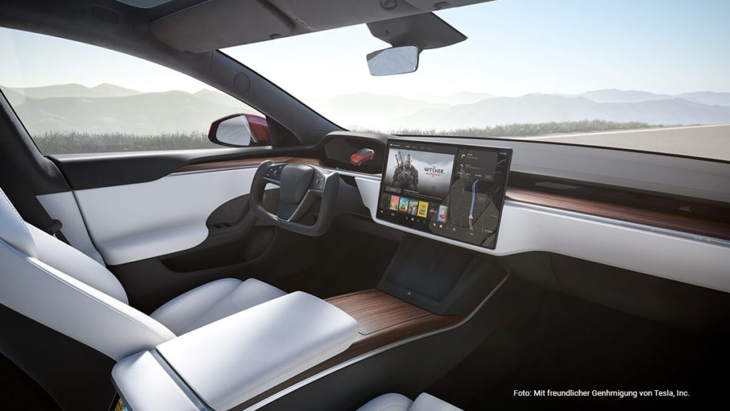 Tesla Model S Innenraum im Vergleich mit Lightyear One