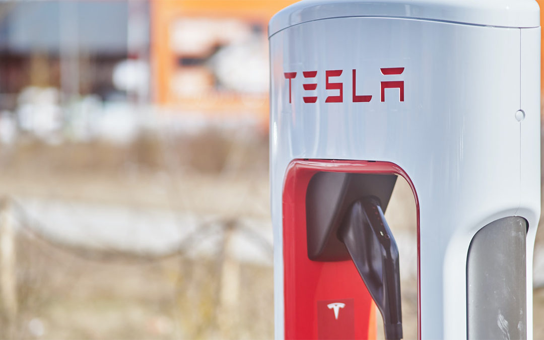 Tesla hilft Ukraine: Powerwalls; weiter Gratis-Supercharger – 3 Monate Lohnfortzahlung für ukrainische Mitarbeiter