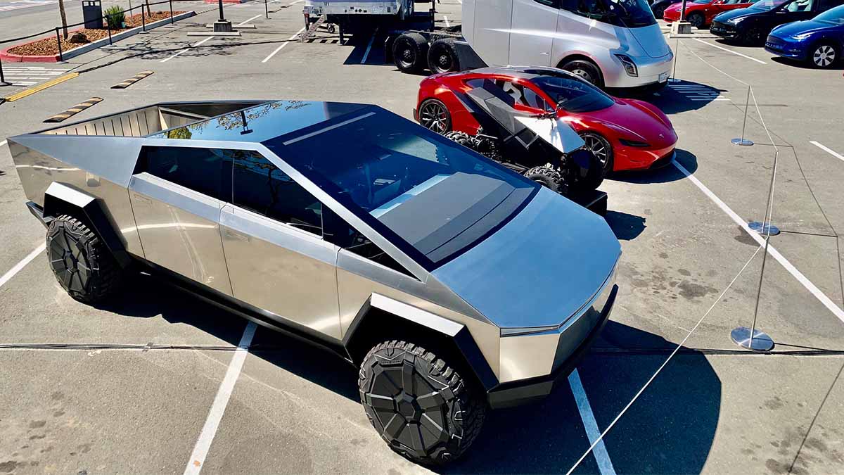Tesla: Elon Musk kündigt bei Cyber Rodeo „große Welle“ neuer Fahrzeuge für 2023 an