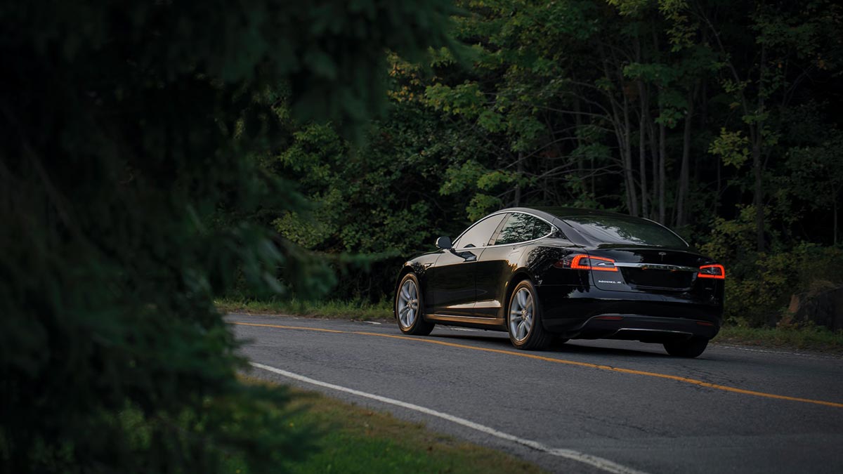 Der Tesla-Wochenrückblick: Von Quartalswunder zu neuen Funktionen und Projekten