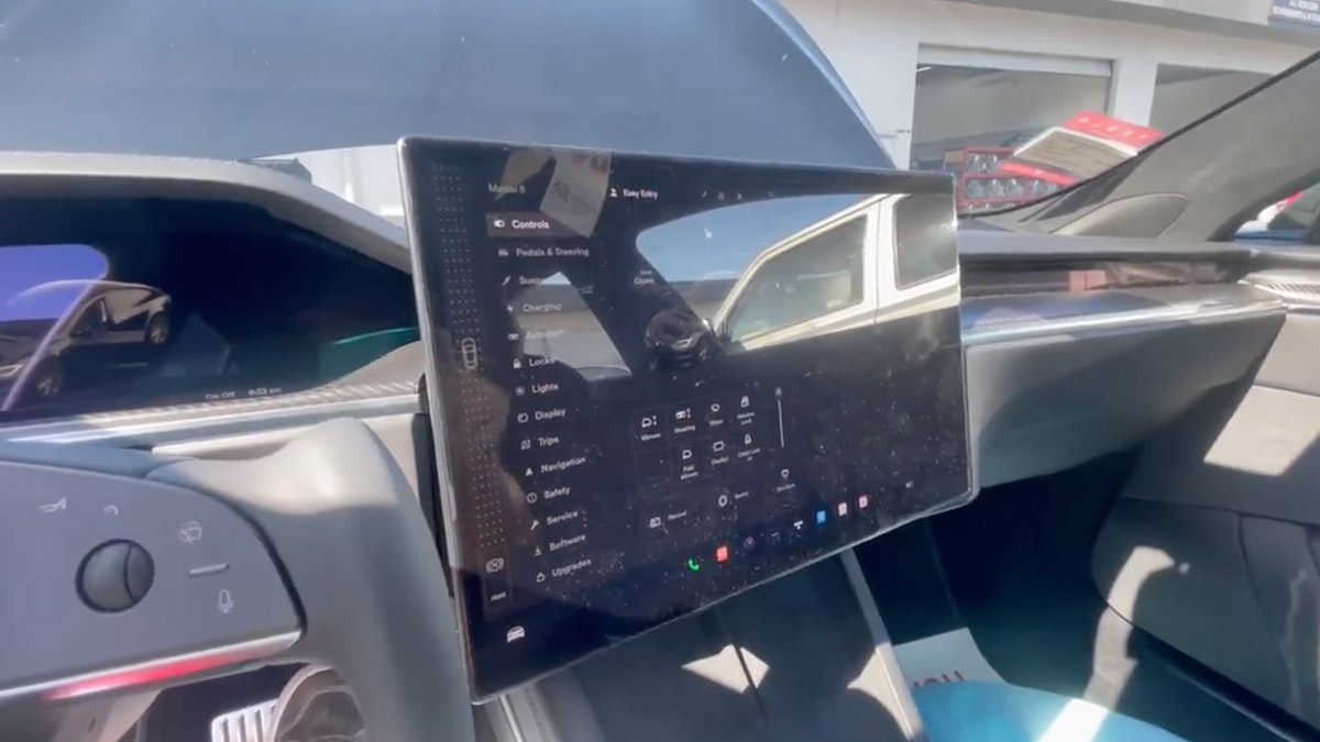 Tesla Model S und X bekommen neues Display mit Schwenkfunktion