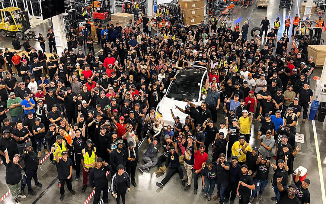 Tesla-Werk in Texas feiert Meilenstein: Model Y Nummer 10.000 rollt vom Band