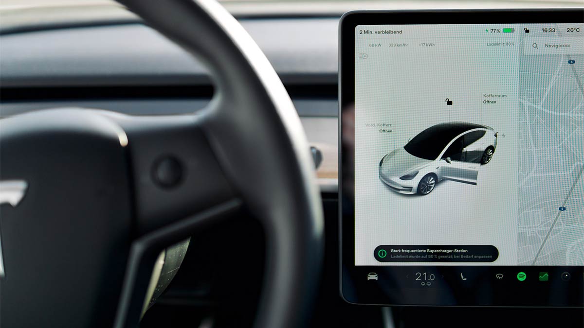 Tesla veröffentlicht großes FSD-Update mit zahlreichen Optimierungen