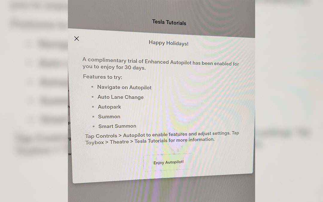 „Happy Holidays“: Tesla schenkt seinen Kunden 30 Tage gratis Enhanced Autopilot