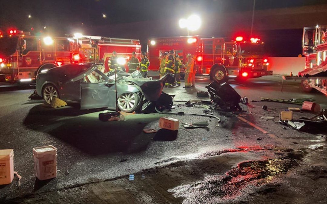 Tödlicher Unfall: Tesla Model S prallt in Kalifornien mit Feuerwehrauto zusammen