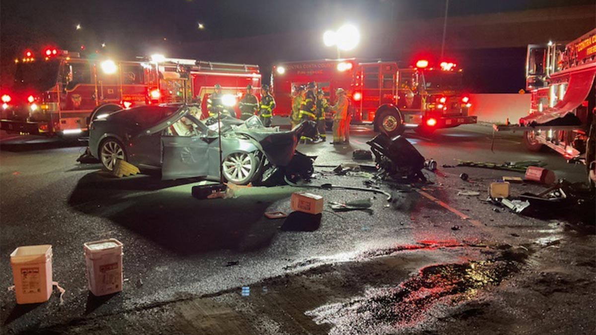 Tödlicher Unfall: Tesla Model S prallt in Kalifornien mit Feuerwehrauto zusammen