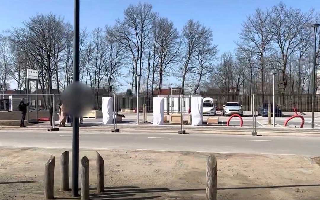 Tesla Supercharger V4: Ladesäulen der nächsten Generation in Europa gesichtet