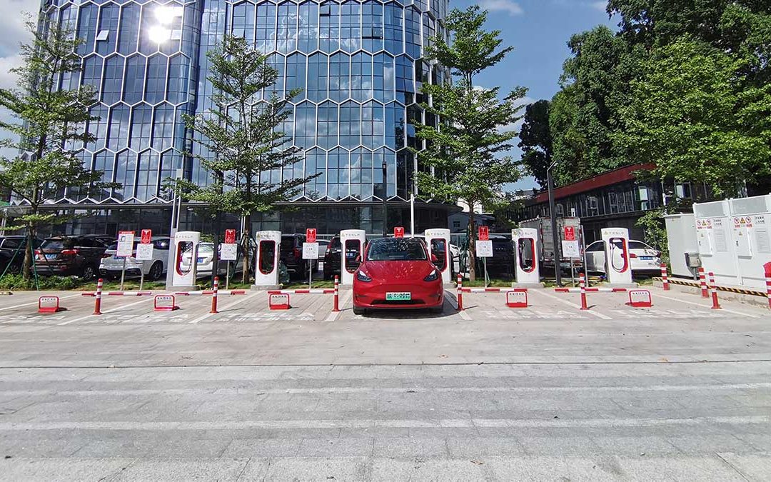 Tesla auf der Überholspur – weltweit 45.000 Supercharger installiert