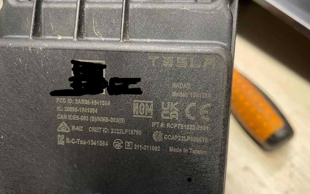 Rückkehr zu Radar? Tesla-Hacker entdeckt in neuer Hardware-Suite Radarmodul