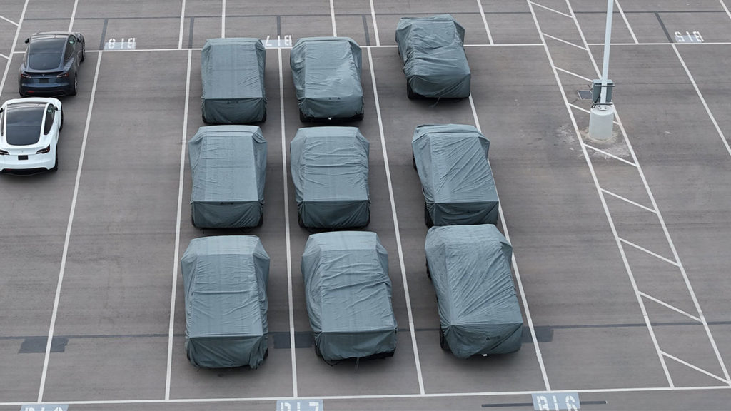 Tesla Cybertruck – abgedeckte Flotte bei Gigafactory Texas entdeckt