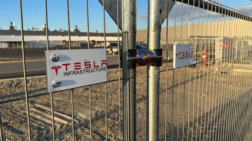Tesla-Werk in Grünheide: Ministerin weist Berichte über hohe Unfallquote zurück – auch Musk äußert sich