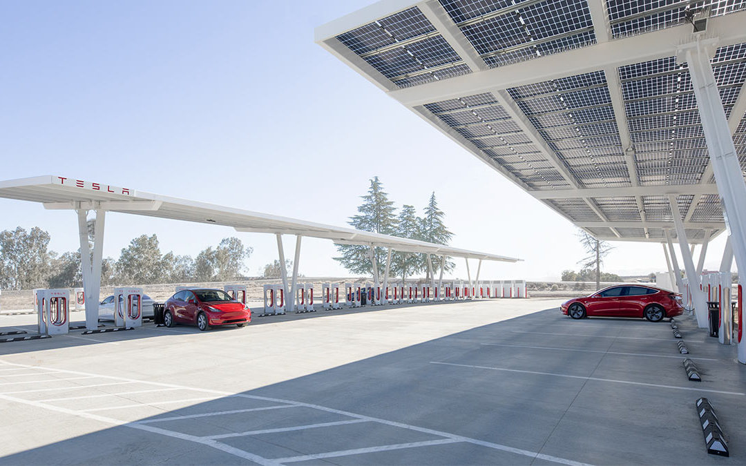 Tesla Supercharger Netzwerk erreicht Rekordverfügbarkeit von 99,97 % im Jahr 2023