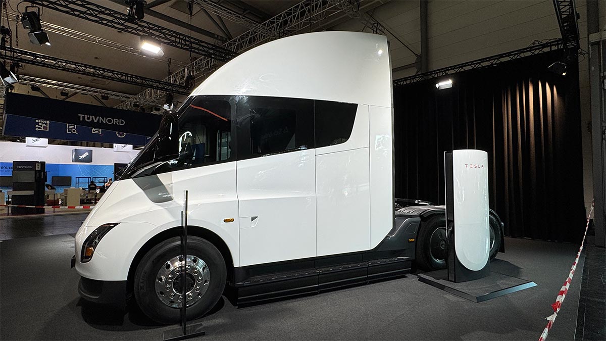 Erste Bilder: Tesla Semi in Deutschland auf der IAA Transportation