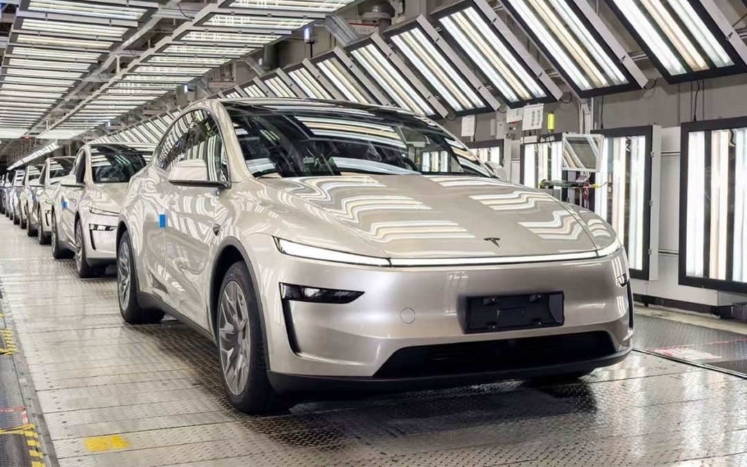 Irre Nachfrage: Tesla Model Y Langausführung bereits über 120.000 Mal bestellt
