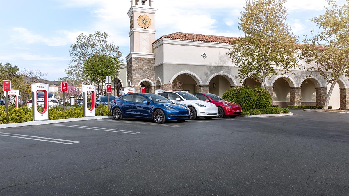 supercharger-for-business-tesla-kauf-ladestationen „Supercharger for Business“: Tesla ermöglicht Unternehmen eigene Ladestationen