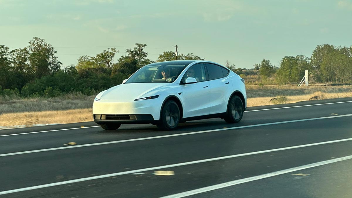 Günstiger Tesla ohne Tarnung entdeckt: Launch steht wohl kurz bevor