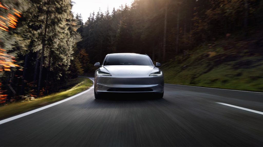 Neues Tesla Model 3 jetzt in Europa: Blinkerhebel, Frontkamera und 750 km Reichweite