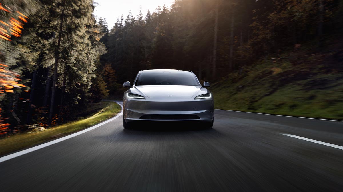 Neues Tesla Model 3 jetzt in Europa: Blinkerhebel, Frontkamera und 750 km Reichweite