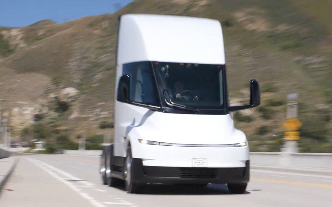 Tesla enthüllt Optimierungen an Semi-Lkw: Gewicht, Aerodynamik, Effizienz