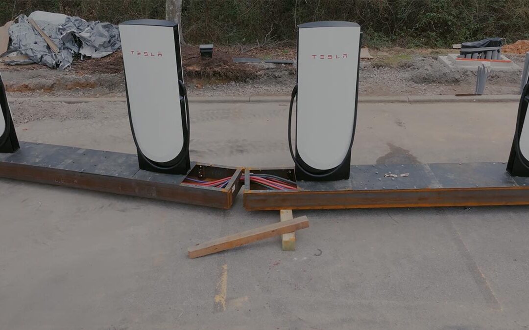 Tesla präsentiert neue „Faltbare Supercharger“: 500 kW, günstiger & schneller im Ausbau