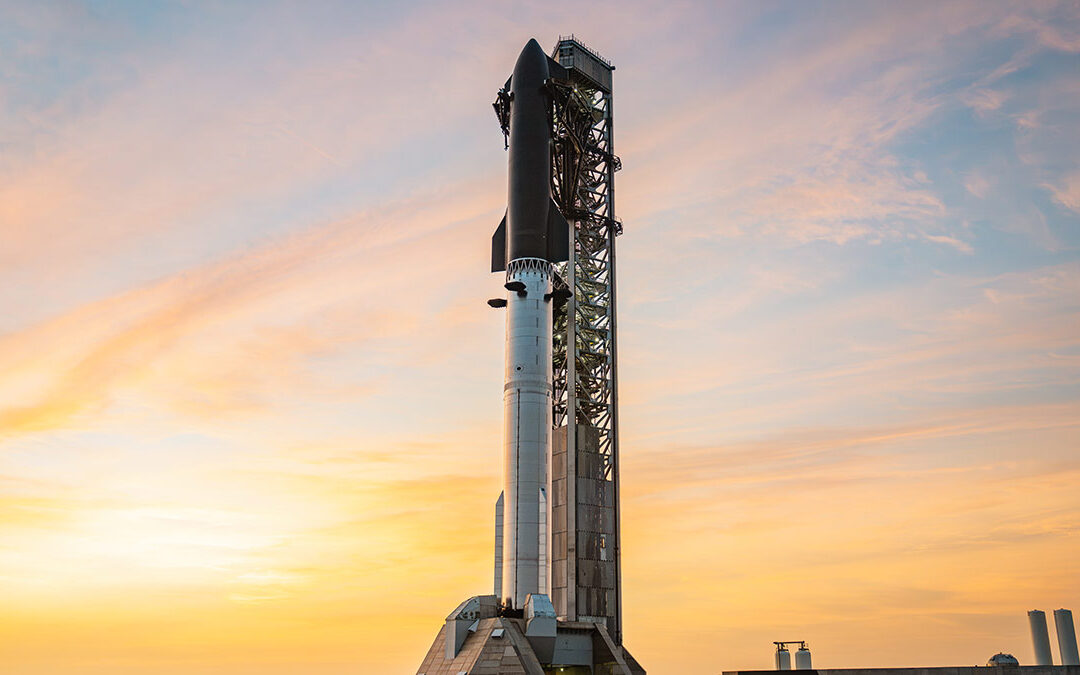 SpaceX absolviert erfolgreich 13. Starship-Testflug mit erster Nutzlast-Beförderung