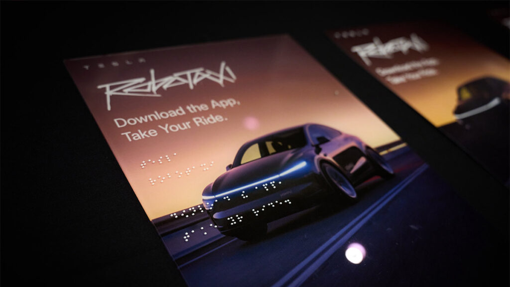 Tesla bestätigt Entwicklung von barrierefreiem Robotaxi
