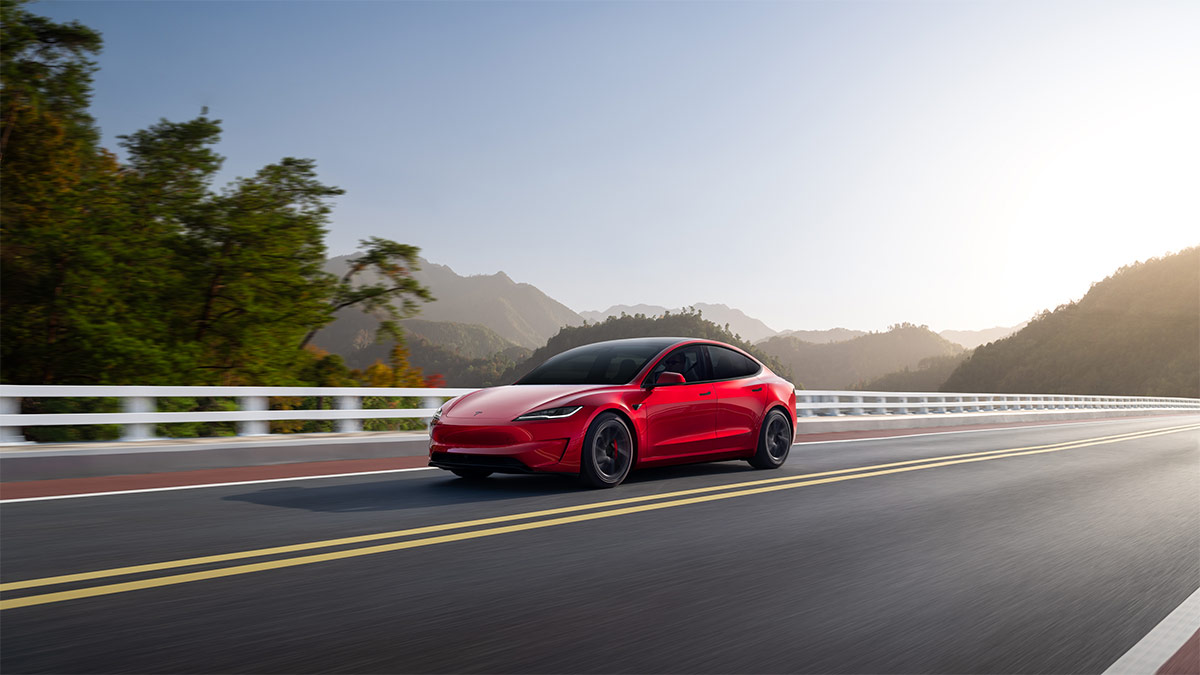 Tesla-Model-3-Upgrades-jetzt-auch-in-Deutschland–Schwarzer-Dachhimmel,-16′-Display Tesla Model 3 Upgrades jetzt auch in Deutschland: Schwarzer Dachhimmel, 16"-Display